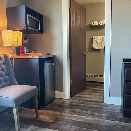 7 Day'S Hotel Lamont Exteriör bild